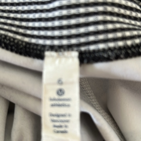 Lululemon Abstract Black and White Zebra Print Cropped Leggings Size 6 - Picture 5 of 5